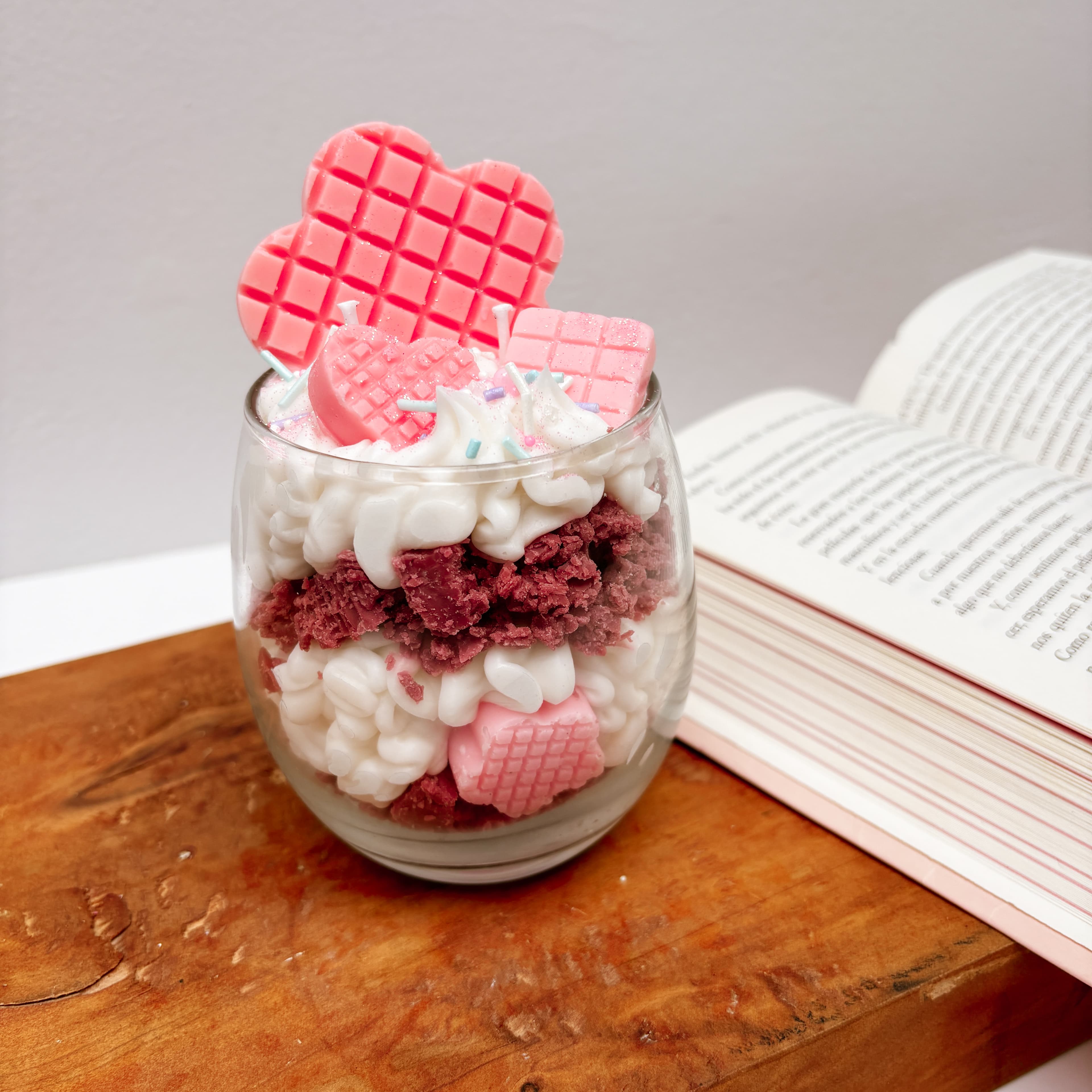 Velas artesanales premium con flores naturales